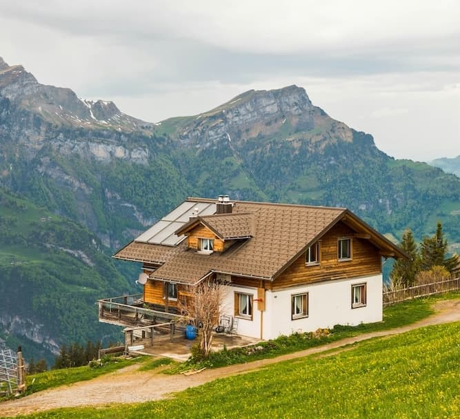 Mountain chalet in Bohinj valley — image 1